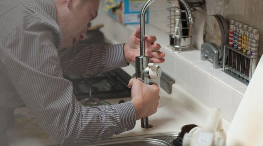 Expert burst pipe repair services in Waggoner, IL
